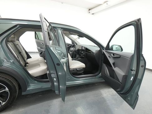 Used 2023 Kia Niro EX FWD image 25