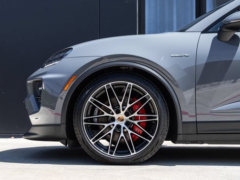 New 2025 Porsche Macan 4S Electric AWD/4WD image 13