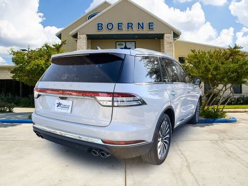 Used 2024 Lincoln Aviator 2WD w/ Premium Package image 5