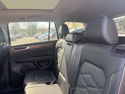 Used 2024 Volkswagen Atlas SE image 16