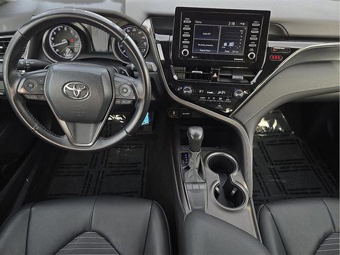 Used 2022 Toyota Camry SE image 10