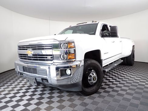 Used 2015 Chevrolet Silverado 3500 LTZ AWD/4WD image 2