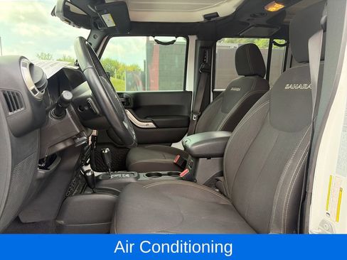 Used 2017 Jeep Wrangler Unlimited Sahara w/ Connectivity Group AWD/4WD image 15