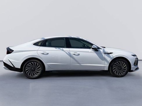 New 2026 Hyundai Sonata Limited FWD image 2
