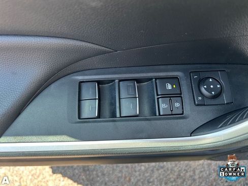 Used 2025 Toyota RAV4 XLE FWD image 21