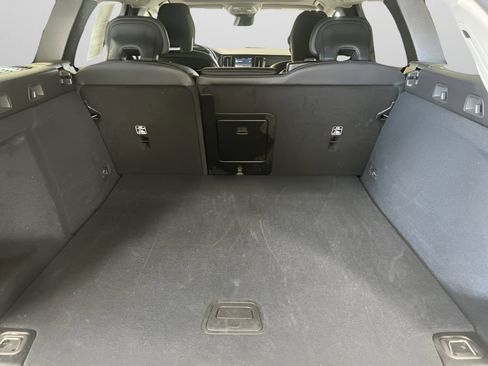 Used 2025 Volvo V60 B5 Cross Country Plus image 11