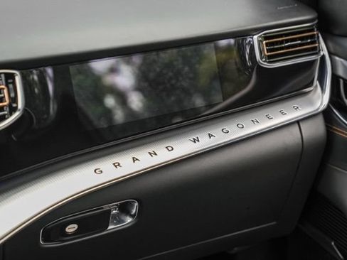 Used 2023 Jeep Grand Wagoneer Series III AWD/4WD image 43