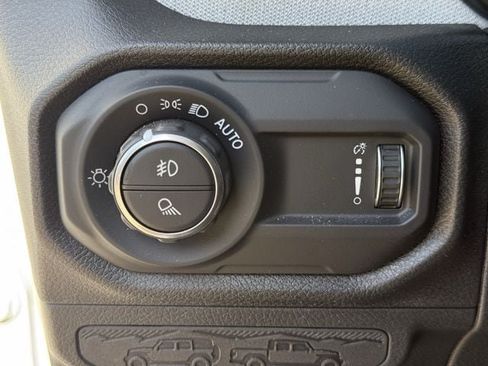 Used 2024 Jeep Gladiator Sport AWD/4WD image 23