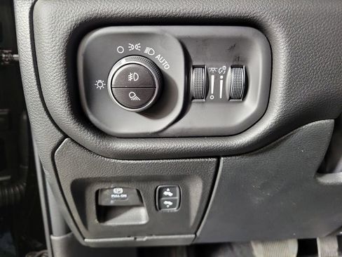 New 2026 RAM 1500 4x4 Crew Cab image 11