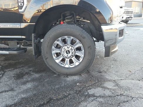 Used 2017 Ford F250 XLT w/ XLT Premium Package image 2