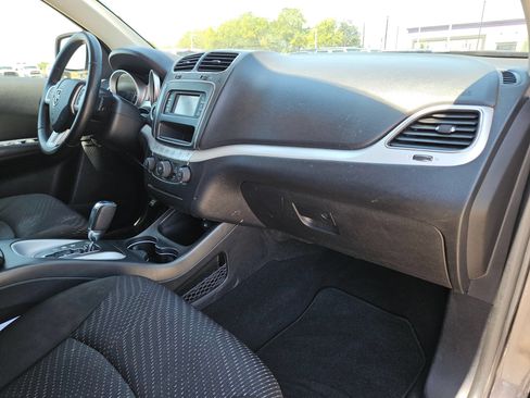 Used 2020 Dodge Journey SE w/ SE Popular Equipment Group FWD image 27