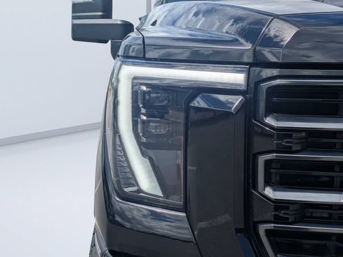 Used 2024 GMC Sierra 2500 AT4 w/ AT4 Premium Plus Package AWD/4WD image 9