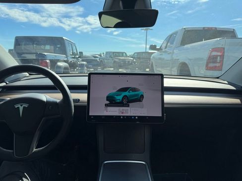 Used 2024 Tesla Model Y Long Range image 9