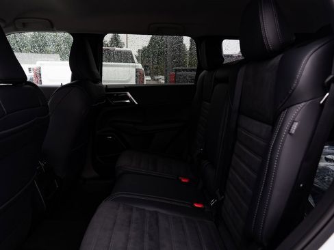 New 2026 Mitsubishi Outlander SE image 19