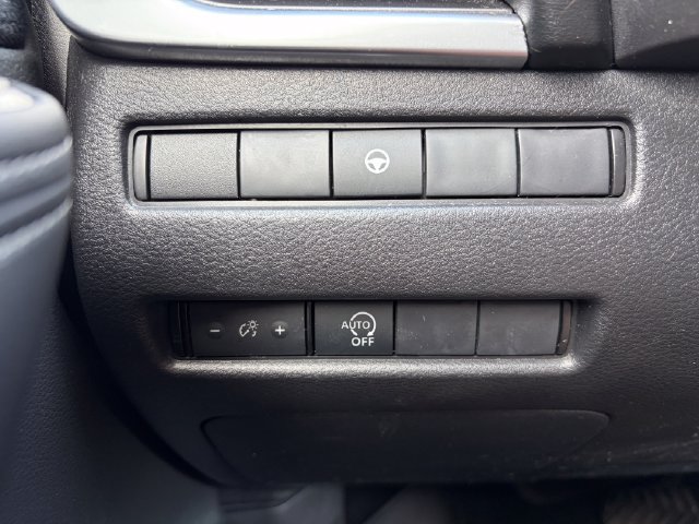 Used 2023 Nissan Rogue SV AWD/4WD image 11