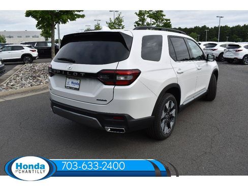 New 2026 Honda Pilot Touring image 7