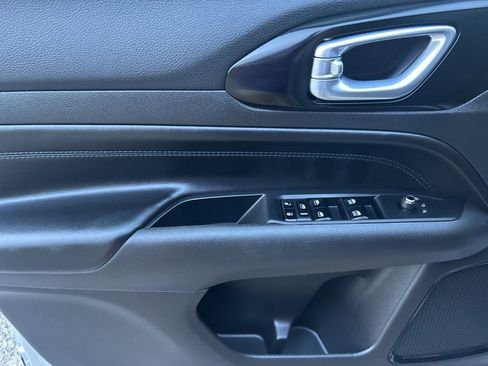 Used 2025 Jeep Compass Latitude w/ Altitude Special Edition image 11