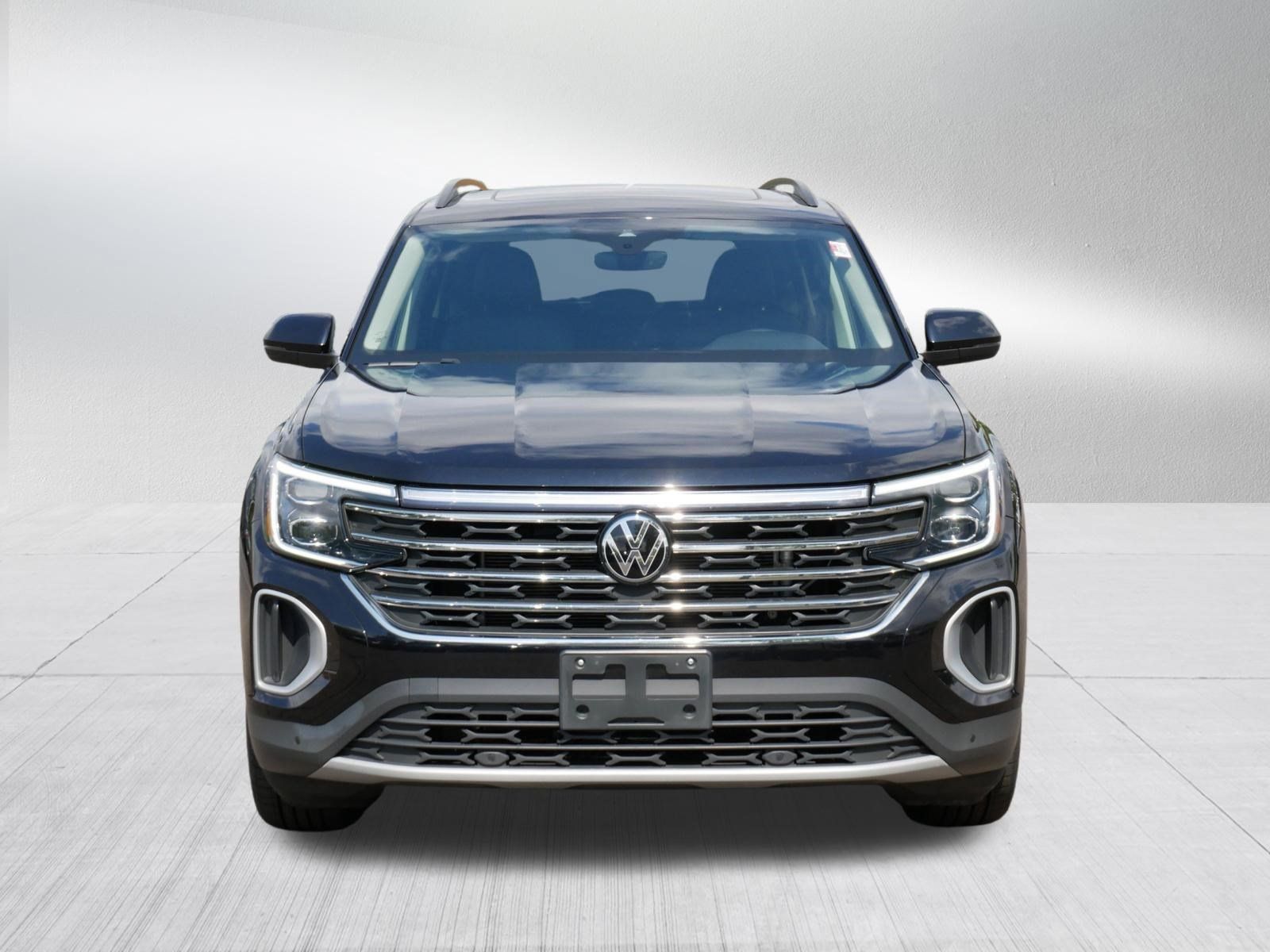 Certified 2024 Volkswagen Atlas SE w/ Panoramic Sunroof Package AWD/4WD image 2