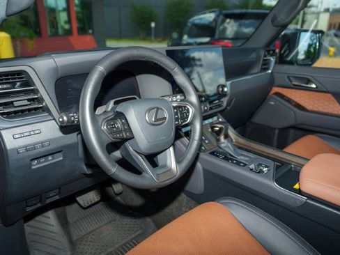 Used 2025 Lexus GX 550 w/ Accessory Package (31) AWD/4WD image 10