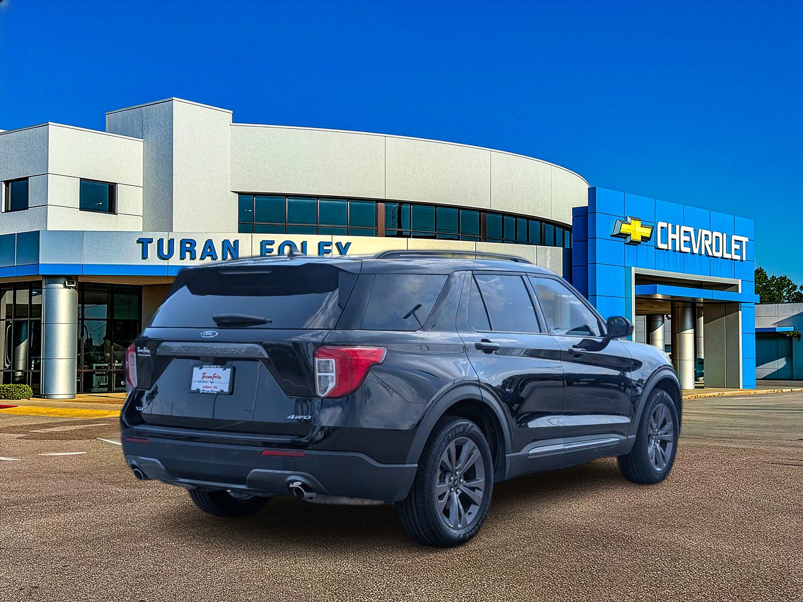 Used 2024 Ford Explorer XLT w/ Equipment Group 202A AWD/4WD image 7