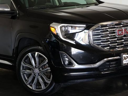 Used 2020 GMC Terrain Denali w/ Denali Premium Package AWD/4WD image 8