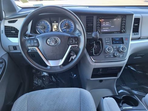 Used 2019 Toyota Sienna LE image 15