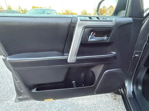 Used 2017 Toyota 4Runner SR5 image 16