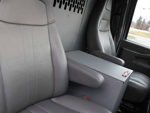 Used 2022 Chevrolet Express 2500 2500 WORK VAN w/ Driver Convenience Package image 23