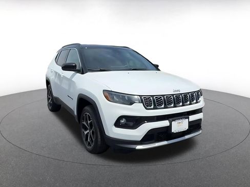 Used 2025 Jeep Compass Limited AWD/4WD image 3