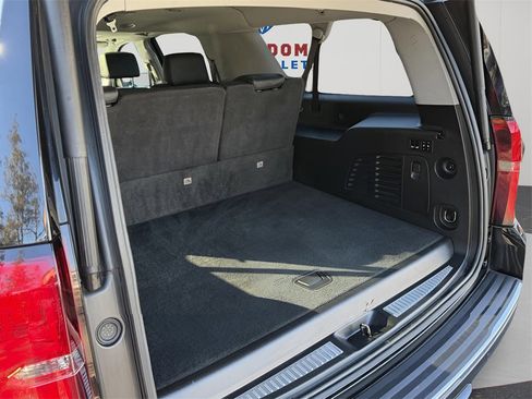Used 2020 Chevrolet Suburban Premier image 31