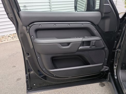 New 2026 Land Rover Defender 110 X-Dynamic SE AWD/4WD image 13