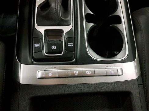 Used 2024 Kia Carnival LX image 27