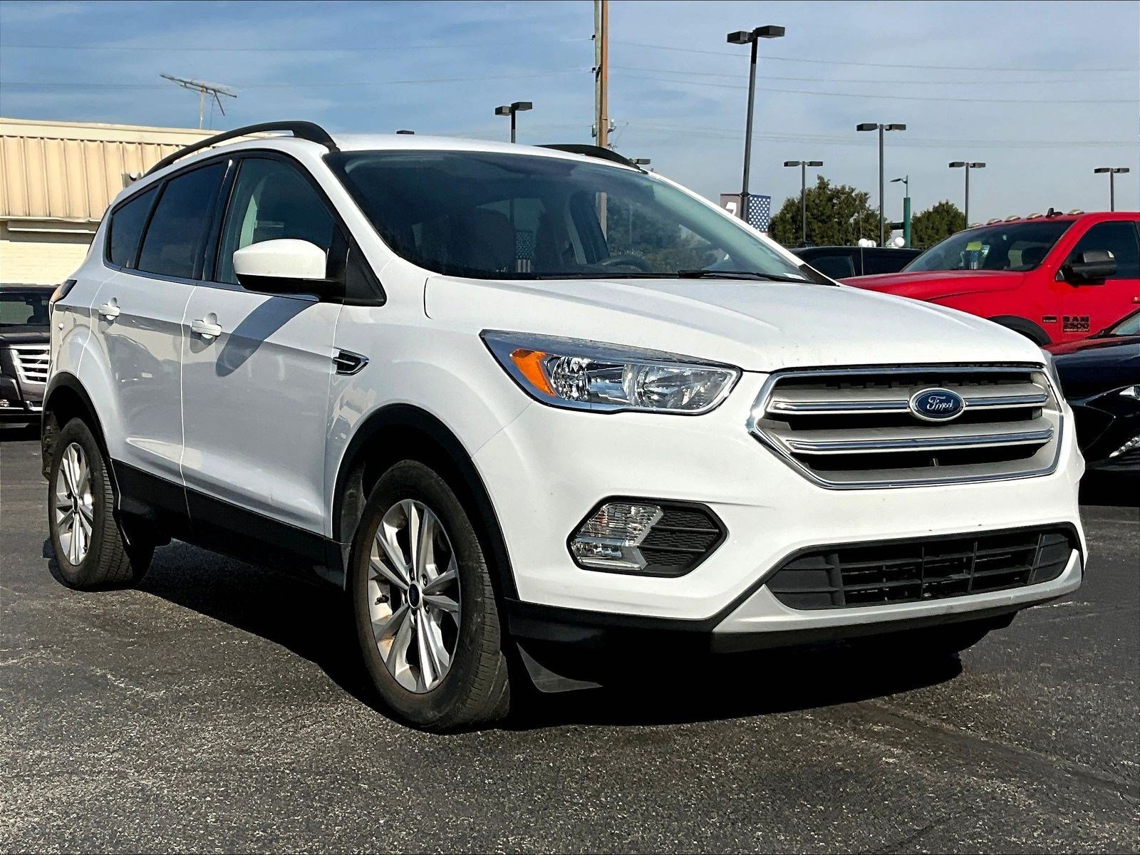Used 2018 Ford Escape SE w/ SE Sync 3 Package AWD/4WD image 3
