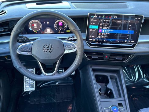 New 2026 Volkswagen Tiguan SE R-Line image 13