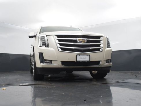 Used 2015 Cadillac Escalade Luxury image 48