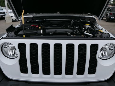 Used 2024 Jeep Wrangler Unlimited Sport AWD/4WD image 28