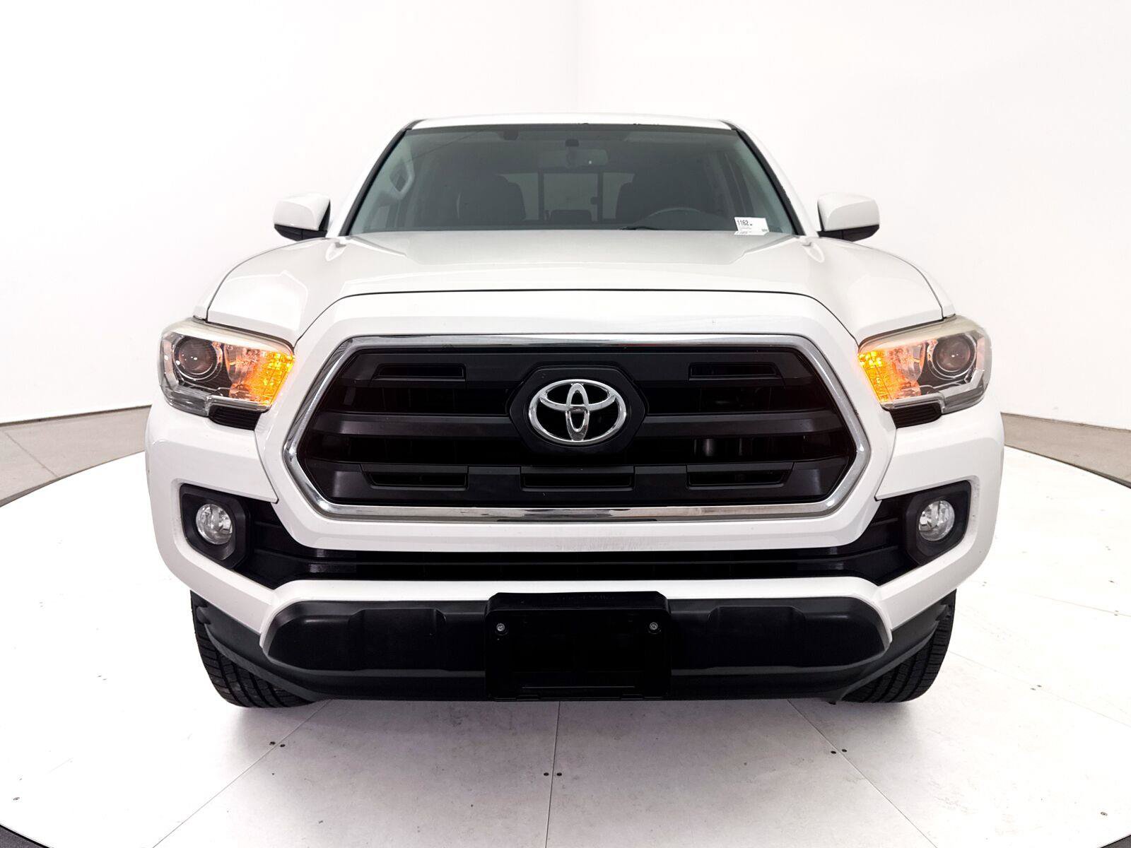 Used 2017 Toyota Tacoma SR5 w/ Exterior Package AWD/4WD image 2