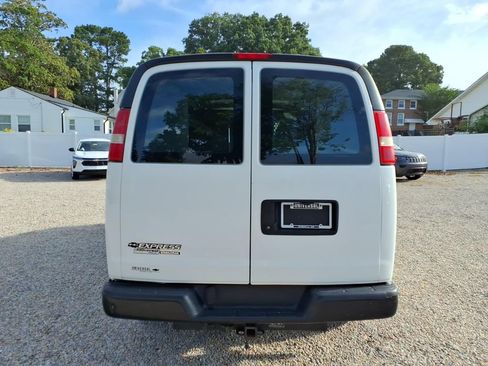 Used 2015 Chevrolet Express 2500 RWD image 6