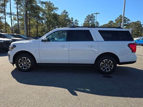 Used 2024 Ford Expedition Max XLT image 2