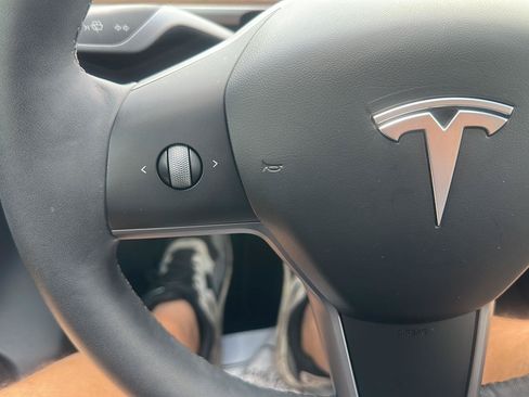 Used 2024 Tesla Model Y Long Range RWD image 25
