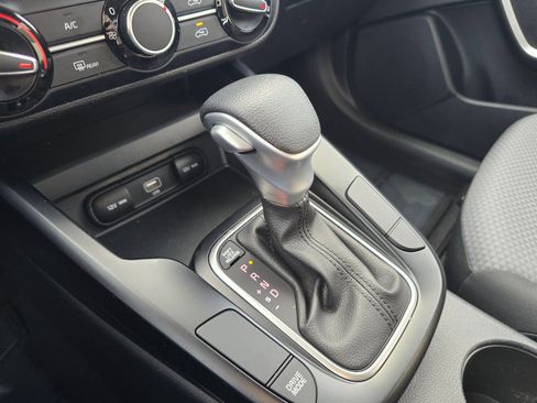 Used 2022 Kia Soul LX image 30