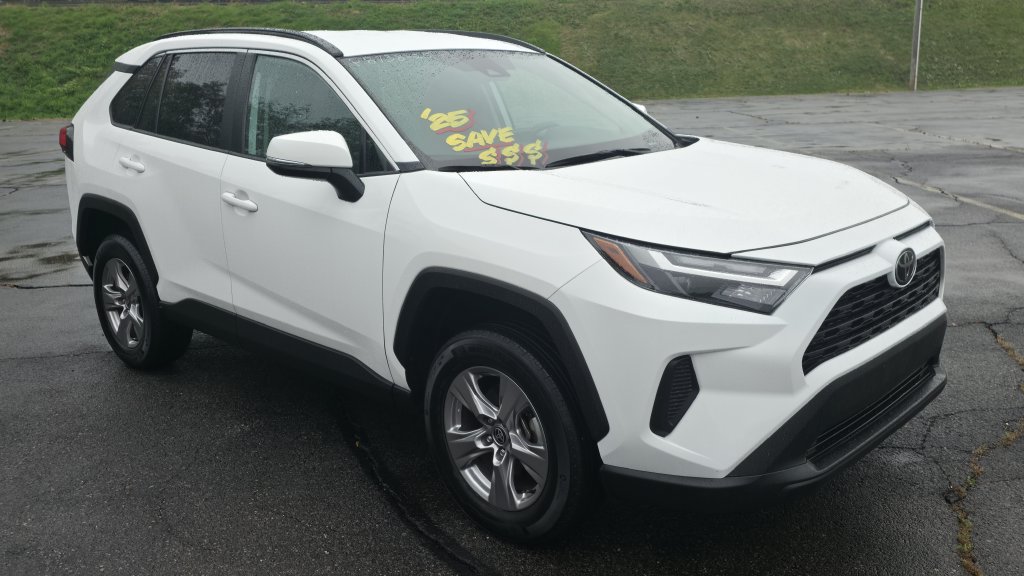 Used 2025 Toyota RAV4 XLE AWD/4WD image 16
