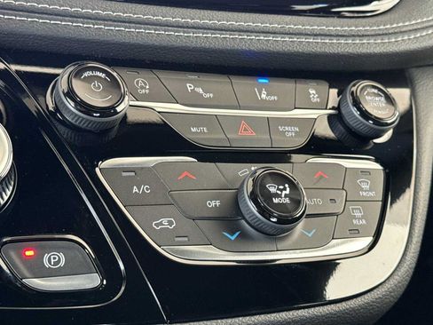 New 2026 Chrysler Pacifica Select FWD image 18