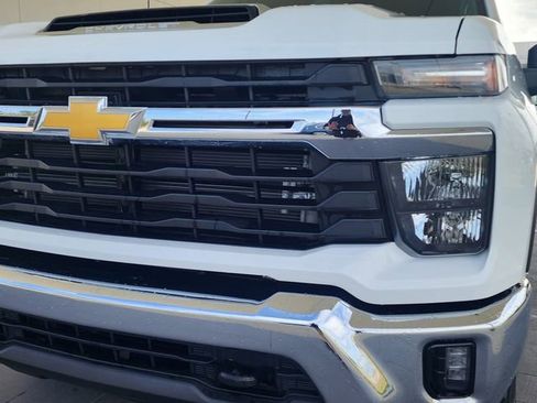 Used 2025 Chevrolet Silverado 2500 LT w/ Convenience Package image 2