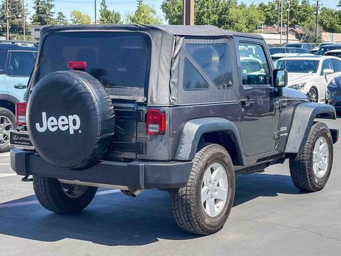Used 2018 Jeep Wrangler Sport AWD/4WD image 4