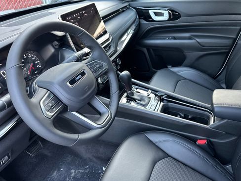 New 2026 Jeep Compass Latitude image 10