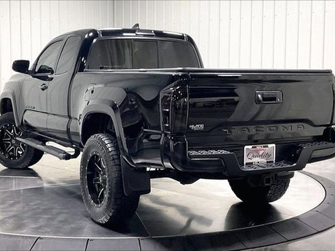 Used 2019 Toyota Tacoma TRD Sport AWD/4WD image 12