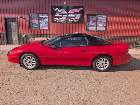 Used 1995 Chevrolet Camaro Z28 RWD image 2