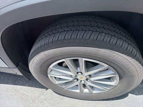 Used 2023 Chevrolet Traverse LT FWD image 10