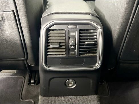 Used 2018 Porsche Macan Base image 24